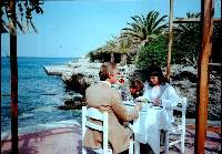 Lavalliere entertains